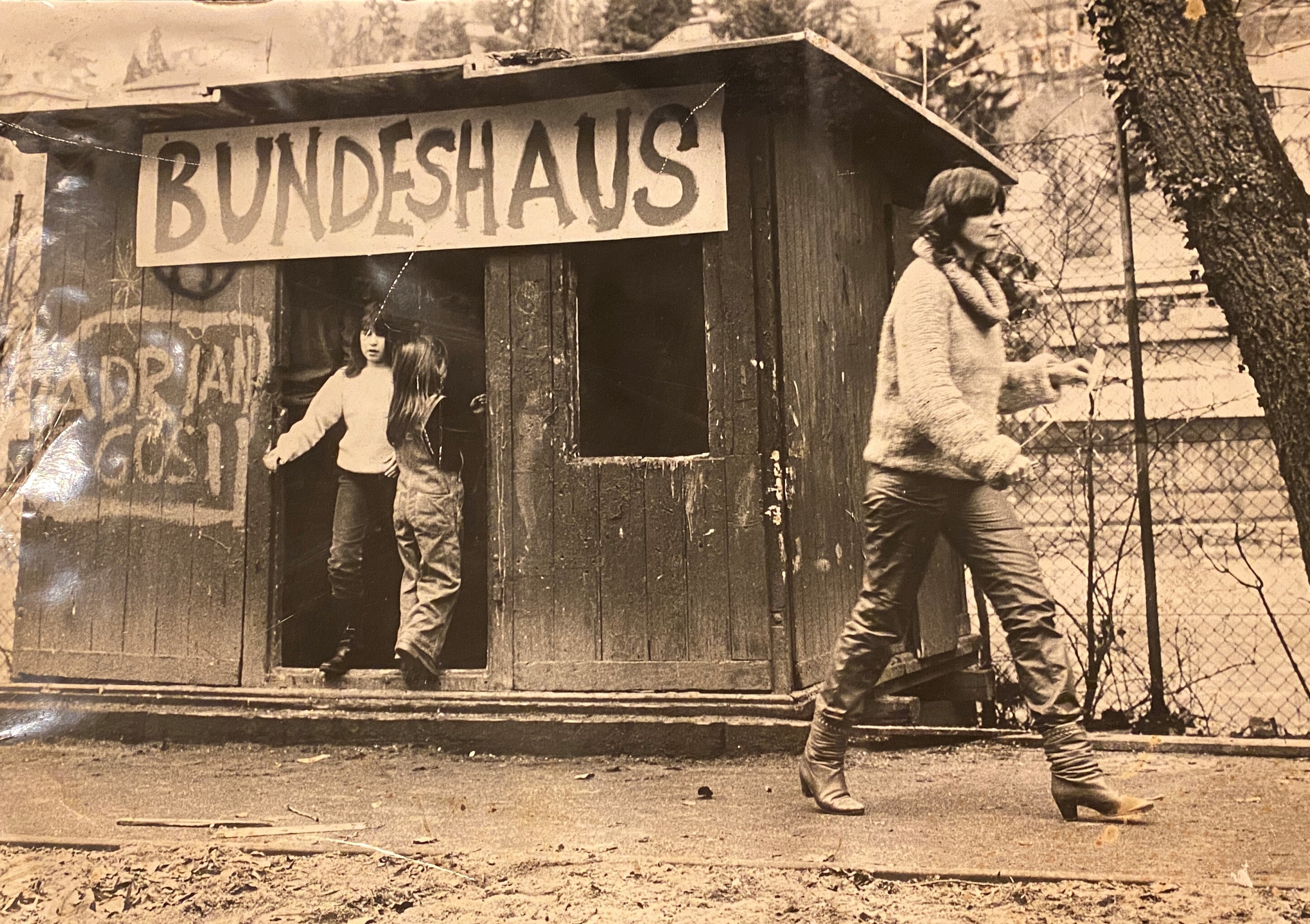 1973: Kinder spielen auf dem DOK Spielplatz Längmuur